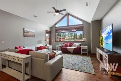 Image de Riverstone Village—3rd Floor Family Condo, Modern Kitchen, Bunk Room with Toys and Games for Kids!