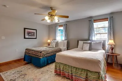 Image de Dock&Volleyball! Near Downtown - Blue & Turquoise!