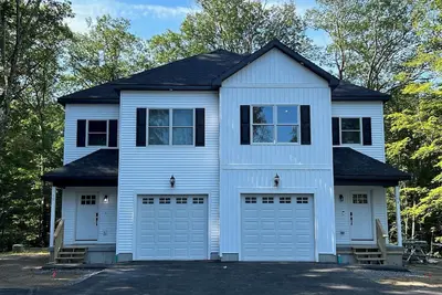 Image de New - 3 Bedroom with Thoroughbred Farm & Lake View