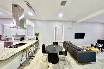 Image de Cozy renovated fully house! ! Central house near Franklin mountain
