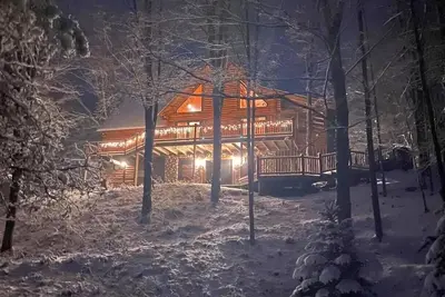 Image de Lodge Located on the Pentwater River!
