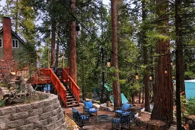 Image de Welcome to The Lyon's Den in the beautiful East Village of Shaver Lake