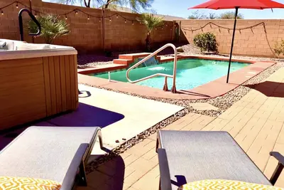 Image de 5 Star~Heated Pool~SpaHotTub~New furniture~EVplug~Relaxing Oasis Desert Retreat!