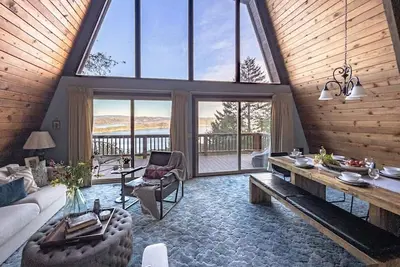 Image de Omg Views for relaxing getaway. King bed / 🔥WiFi
