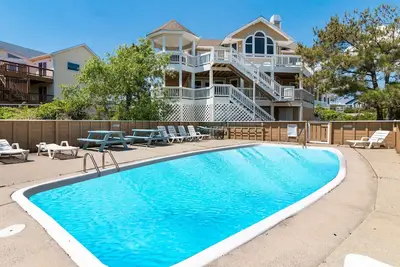 Dear Summer…| Pool, Beach, Hot Tub & Games