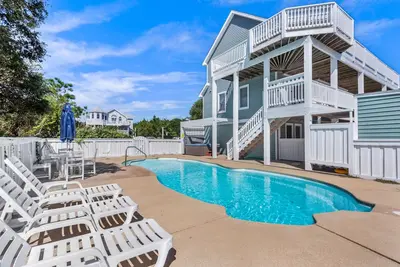 Stack'N Bananas – Poolside Paradise w/ game room