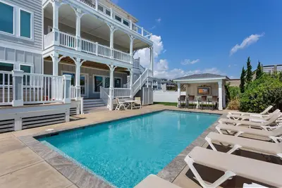 1617 Point Break*Oceanfront*Elevator*Tiki*Theater