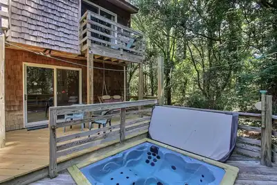 Image de 3065 Hideaway * 8 Min Drive to Beach * Hot Tub