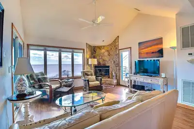 Image de 3br soundfront condo w/ jacuzzi tub & sunset views