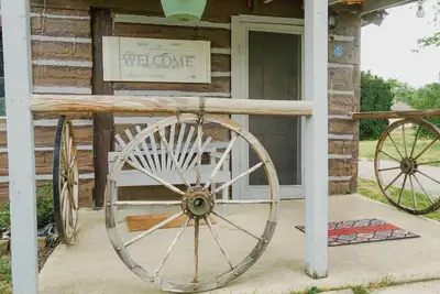 Image de Wolf's Cabin Near Historic Downtown Noblesville