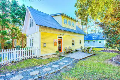 Image de 2br coastal cottage w/ whirlpool tub & patio
