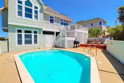 Drifting Sands – Pool, Sun Deck & Family Retreat