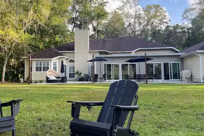 Image de Spacious oasis in the city. Gainesville. Great backyard. 4 Bedrooms 3 baths.