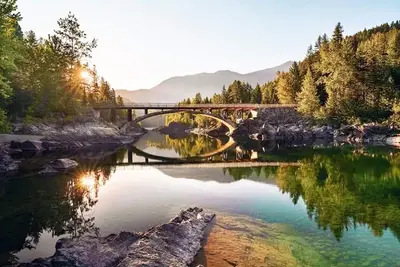 Image de River Haus: Glacier National Park's Iconic Home — The Closest House to Gnp