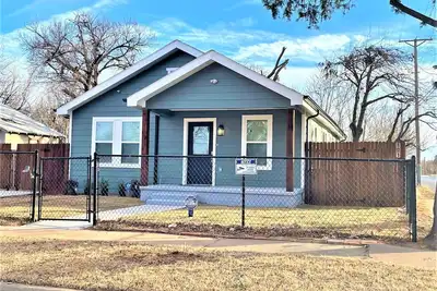 Image de Beautiful, friendly, and functional home. Great location