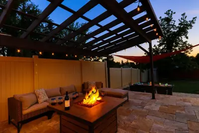 Image de The Luxe Awaits You!
