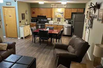 Riverside Cabin A 90ft to riversedge. Great Views of White River  Wifi Cable Bbq