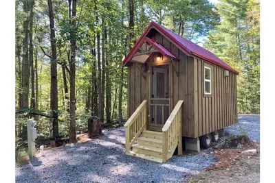Image de Maple Tiny Home at Bleu Canoe Campground