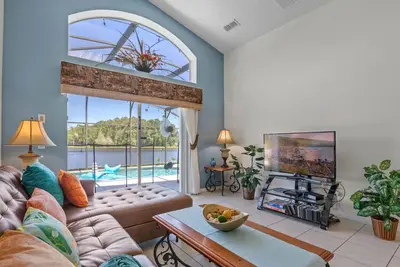 Image de #925 Stunning LakeFront Spa/Pool Disney/Universal