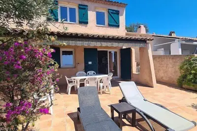 Image de Gigaro - Mas 2 chambres avec belle vue mer