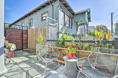 Image de Sunny Oakland Retreat w/ Patio & Cute Garden!