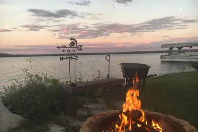 Image de Elk Lake private frontage. Close to Traverse City, Elk Rapids & Horse Show!
