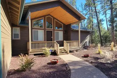 Image de Pinetop Paradise. New home full of amenities and relaxation!