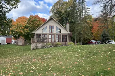 Image de Close to trails, Cozy Cabin, close to the water, fireplace, Fall colors