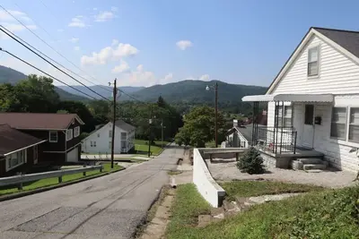 Image de Mountain Views, Walking distance to State Park