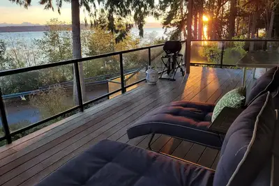 Image de Heated Deck! Whale Watching! Stunning Views 3 bed Dog Friendly Home w/ Hot Tub Ada