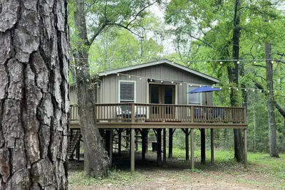 Image de 2 Bdrm Treehouse Hideaway- Lake Conroe | Boat ramp