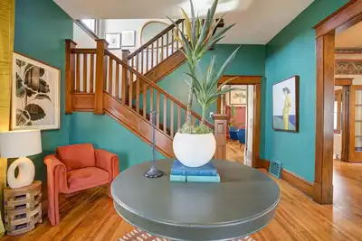 Image de ✨️Family Friendly Getaway✨️Small or Large Groups Welcome - Eclectic Design Gem!
