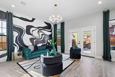 Image de The Mosaic - Downtown - Sleeps 10 - Outdoor Patio