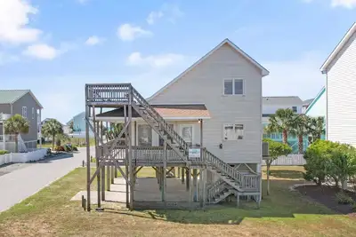 Image de Catch of the Day at 205 Gerda Street with 3 Br's, 2 Bath, and walk to beach