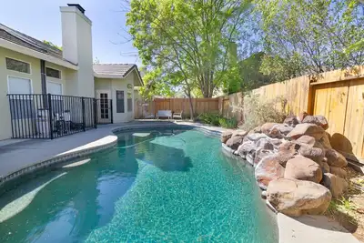 Image de 3 bedroom home with pool! !