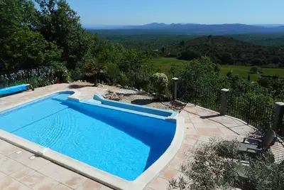 Image de Villa avec piscine chauffée avec vue panoramique sans vis à vis.