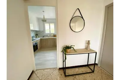 Image de Proche des plages, charmant haut de villa, grand jardin privé, parking