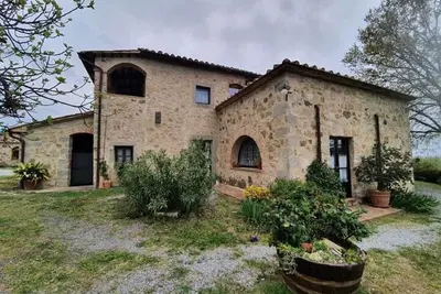 Image de Maison de vacances attrayante avec piscine commune