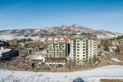 Image de Great Ski-in/Ski-out 2bd condo at. resort with spa, restaurant, and pool