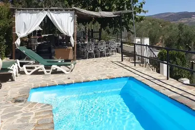 Image de \"Casa Rural Fuente Zagrilla\", avec vue sur les montagnes, piscine et Wi-Fi.