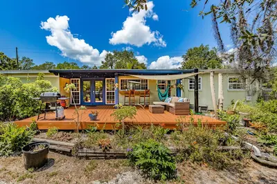 Image de Old World St. Pete Charm Meets Modern Conveniences