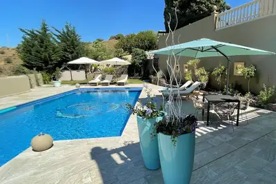 Image de Unbeatable Sea and Mountain Views in a stylish and authentic location