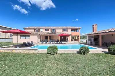 Image de Maison de vacances avec piscine privée pour 14 personnes env. 300 qmà Barban, Istrie (Baie de Raša)