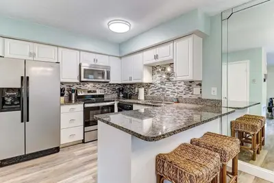 Image de Spacious Family Haven: Just One Street to Beach
