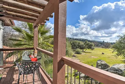 Image de Romantic Treetop Studio 30 Mi to Yosemite!