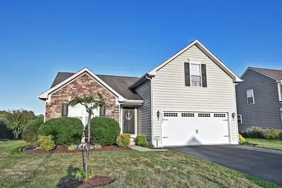 Image de Excellent 4 bedroom/2 bath House near De and Md Beaches! Community Pool, Beach Town!