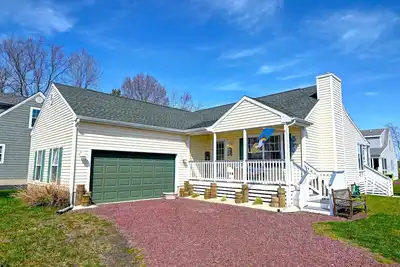 Image de Pet Friendly 3 bed/2 bath home in the Clearwater Community! Pool, Tennis, Beach Town, Wifi, Pets Allowed!