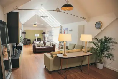 Image de The Lodge - Luxury house w\/parking sleeps 10 in Dartmouth
