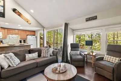 Image de Mountain Cabin with Scenic Views