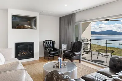 Image de Lake Villavista - 4br Luxury Townhouse l Pet Friendly l Lake Views l WiFi l Bbq